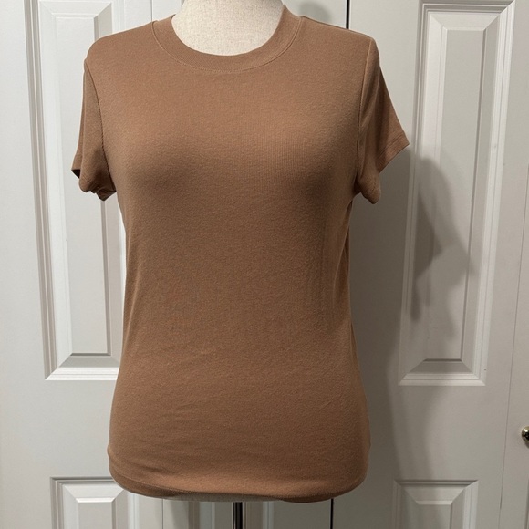 a new day Tops - a new day EUC❤️Tan Short Sleeve Women's Ribbed Tee